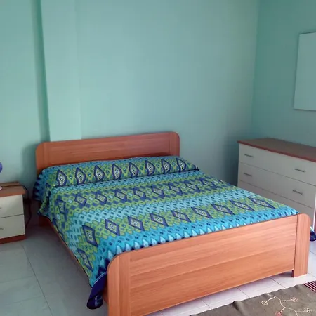 Pier Apartment *